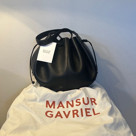 NWT Mansur Gavriel Lillium Drawstring Black Bucket shoulder Bag - Picture 1 of 7